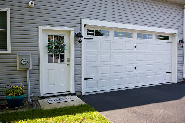 24/7 Emergency Garage Door Panel Replacement experts in Hyde, PA